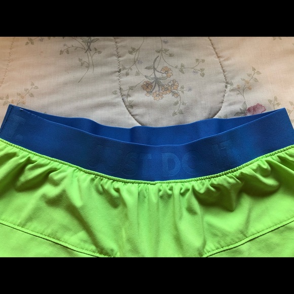 BRAND NEW NIKE SHORTS - Picture 2 of 3